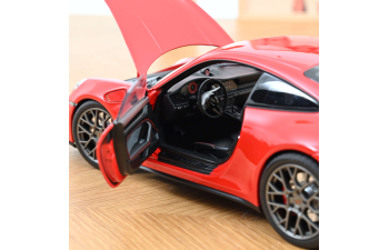 PORSCHE 911 Carrera 4 GTS Coupe (992.2) (2025), Guards Red