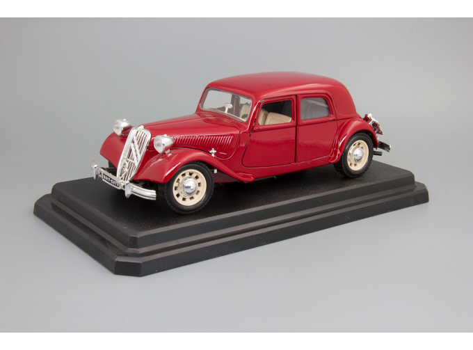 CITROEN 15 CV TA (1938), red