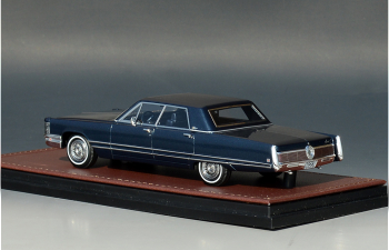 CHRYSLER Imperial Lebaron Sedan 1968, consort blue metallic