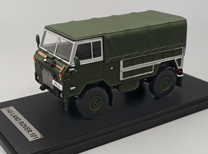 LAND ROVER 101 Forward Cotrol (1968-1978), matt khaki / silver