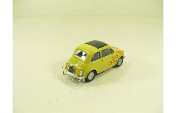 FIAT 500L, yellow / red