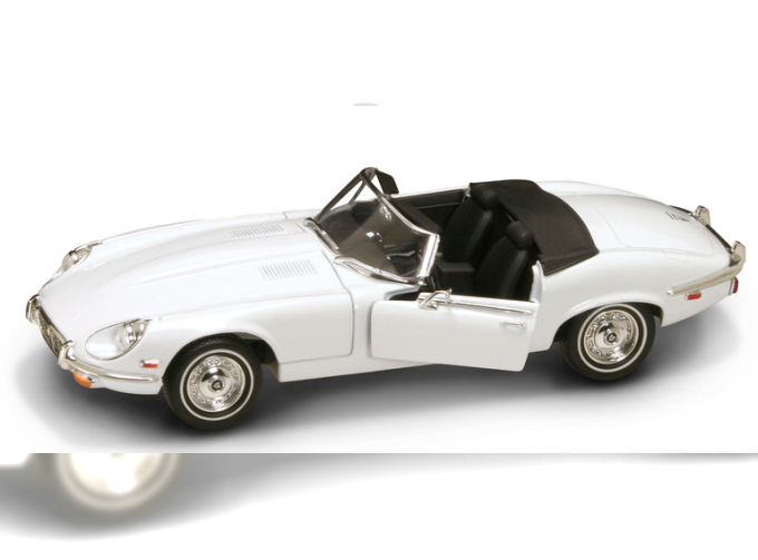 JAGUAR E-Type (1971), white