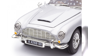 ASTON MARTIN DB5 James Bond 007 Не время умирать, серебристый