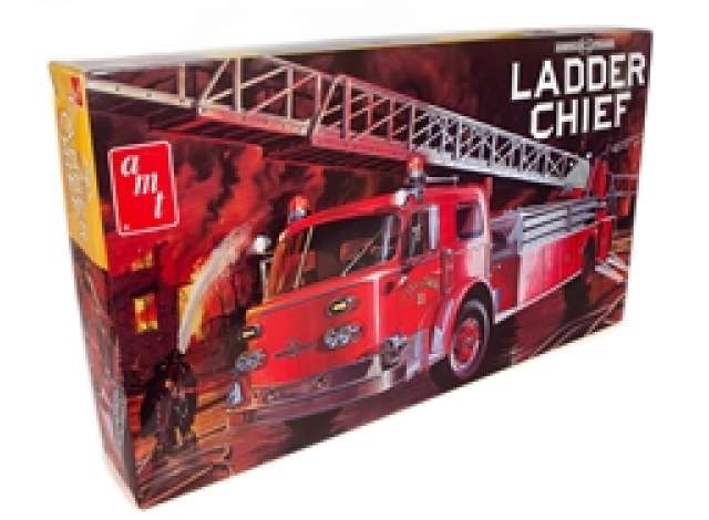 Сборная модель American LaFrance Ladder Chief Fire Truck, plastic modelkit