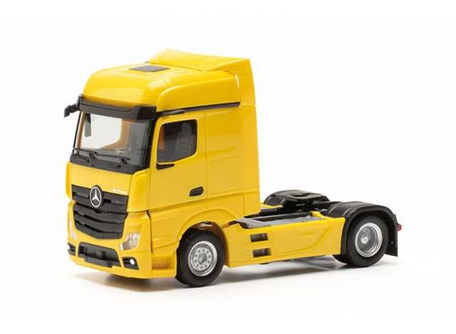 Mercedes Benz Actros Bigspace, yellow