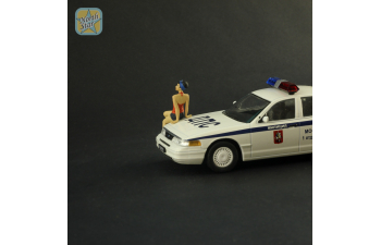 Фигурка "Девушка в красном сидит на капоте" (окрашена)