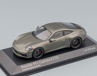 PORSCHE 911 (992) Carrera 4 GTS (2021), green metallic