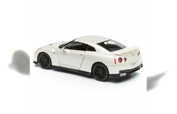 NISSAN GT-R, white