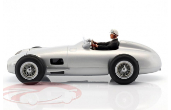 Фигурка сидящего гонщика в черном свитере