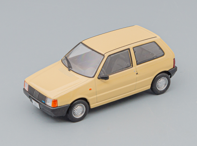 FIAT Uno, Kultowe Auta 156, бежевый