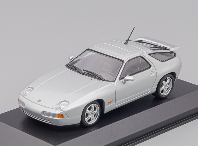 PORSCHE 928 Gts Coupe (1991), silver