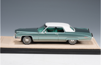 CADILLAC Coupe Deville (1971), Adriatic Turquoise Metallic