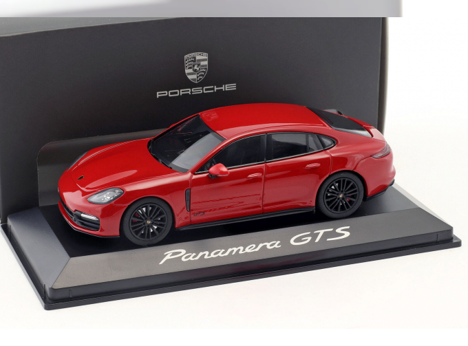 PORSCHE Panamera GTS Baujahr 2016 karminrot