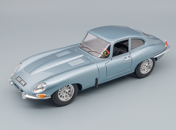 JAGUAR E-TYPE COUPE (1961) Light Blue metallic