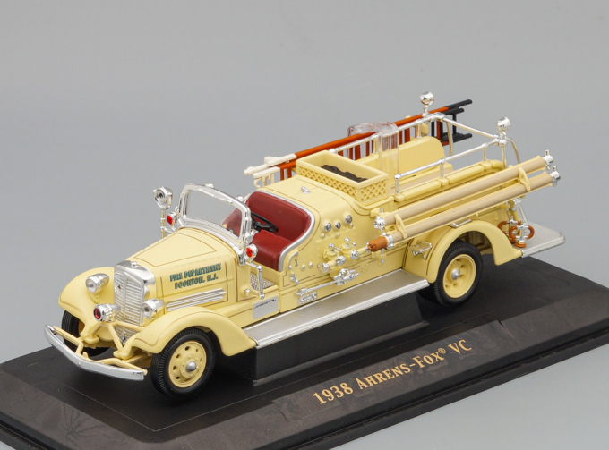 AHRENS-Fox VC (1938), Fire Engine, beige