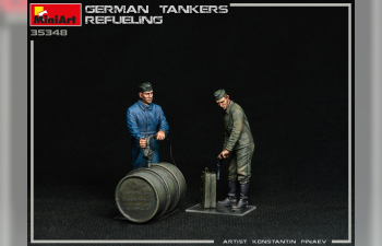 Сборная модель Немецкие танкисты. Заправка танка