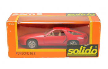 PORSCHE 928, red