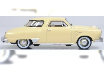 STUDEBAKER Champion Starlight Coupe (1950), beige
