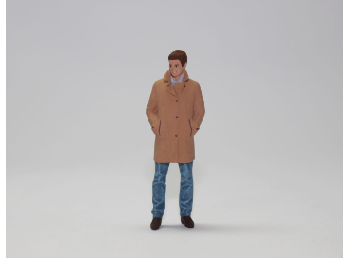 Фигурка Парень в плаще