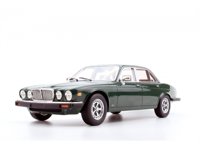 Jaguar XJ6 1982 (green)