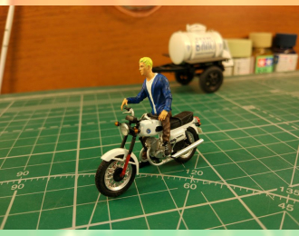 Мотоциклист Артём (для Восход-3М, коричневые штаны, синяя куртка)