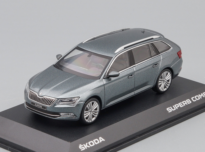 SKODA Superb 3 Combi šedá