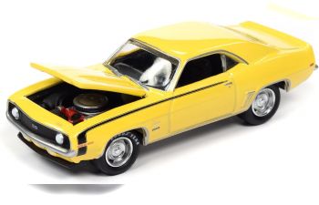 CHEVROLET Camaro SS (1967)White Baldwin Motion Performance + CHEVROLET Camaro SS (1969), yellow