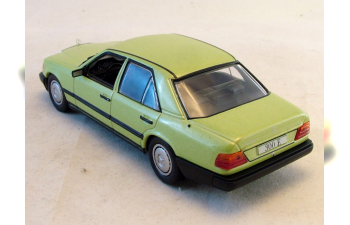 MERCEDES-BENZ 300 E (1984), Mercedes-Benz Offizielle Modell-Sammlung 49, зеленый