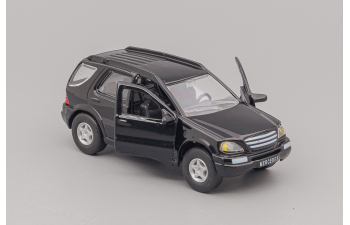 MERCEDES-BENZ M320, black