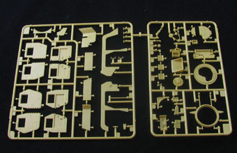 Сборная модель M1114 Up-Armored Vehicle w/XM153 CROWS II.