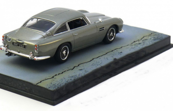 ASTON MARTIN DB 5 James Bond Skyfall, silver