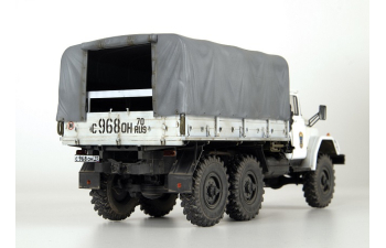 Сборная модель Российский грузовой автомобиль ЗИЛ-131