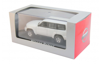 NISSAN Patrol правый руль (2005), white