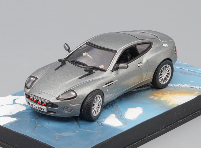 ASTON MARTIN V12 Vanquish Die Another Day 2002, silver