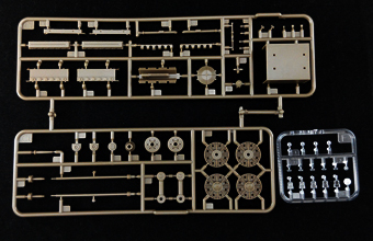 Сборная модель Russian Self-Propelled Gun SU-152 (KV-14) (September, 1943 Production)