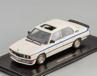 BMW M535i E12 (1980), white / decor