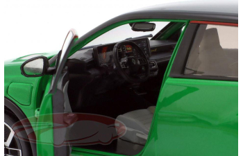 RENAULT 5 E-Tech (2024), green / black