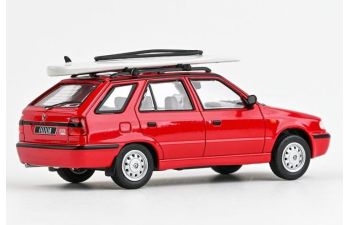 SKODA Felicia FL Combi (1998), красный с багажником на крыше и доской для серфинга