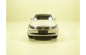 BMW 545i, silver