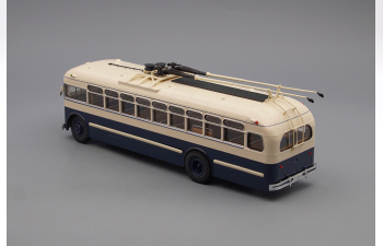 МТБ 82Д троллейбус (1947-1951), бежево-синий