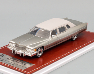 CADILLAC Fleetwood 75 Limousine 1976, silver