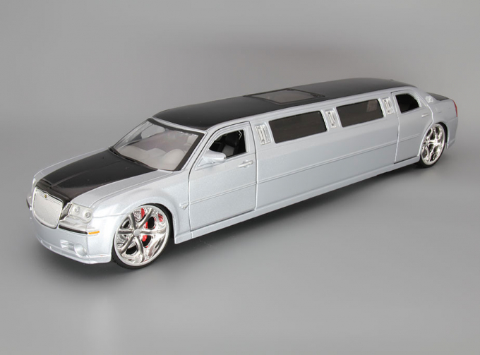 CHRYSLER 300C Hemi Limo, silver / black