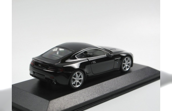 Aston Martin V8 Vantage black