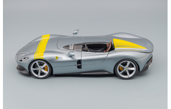 FERRARI Monza SP1 (2019), silver/yellow