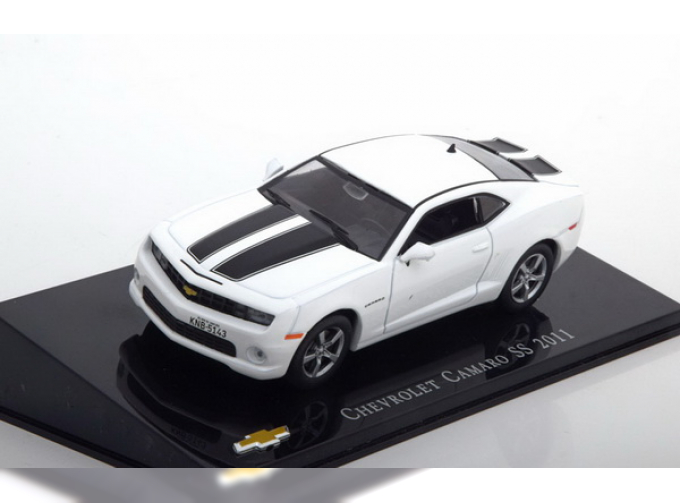 CHEVROLET Camaro SS (2011), white / black