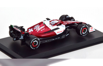 ALFA ROMEO F1 C42 Team Orlen Racing N 24 Bahrain Gp 2022 Guanyu Zhou - With Helmet And Plastic Showcase - Exclusive Carmodel, White Red Met