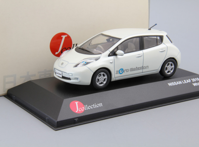 NISSAN Leaf (2010), white