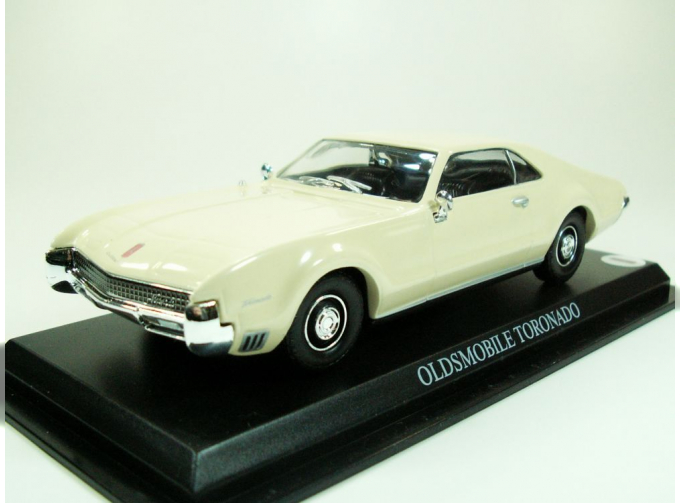 OLDSMOBILE Toronado, CAR collection 1:43, бежевый