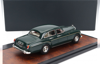 BENTLEY S3 Continental Flying Spur By Mulliner (1965), Green