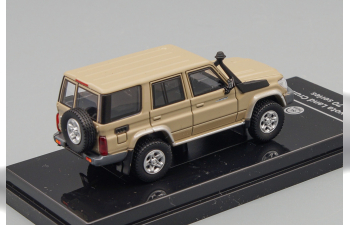 TOYOTA LAND CRUISER 76 (2014), sand